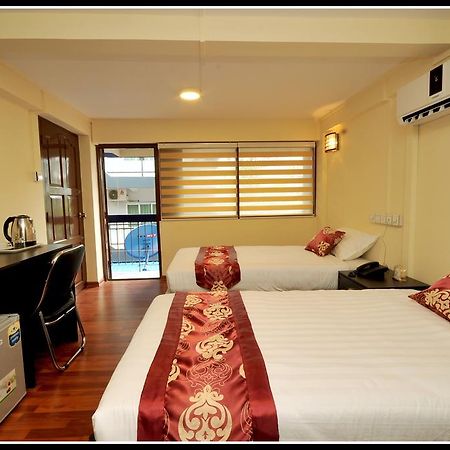 York Residence Yangon Zimmer foto